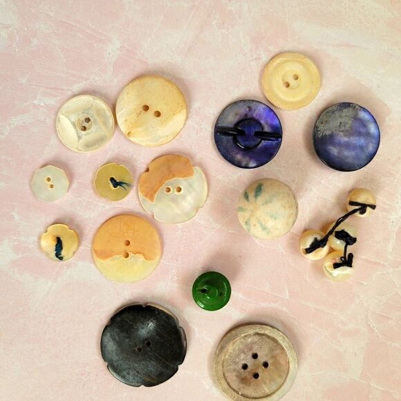 Vintage embroidered buttons sewer collection - Picture 1 of 5